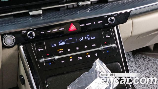 Kia Canival 2021 — photo 18