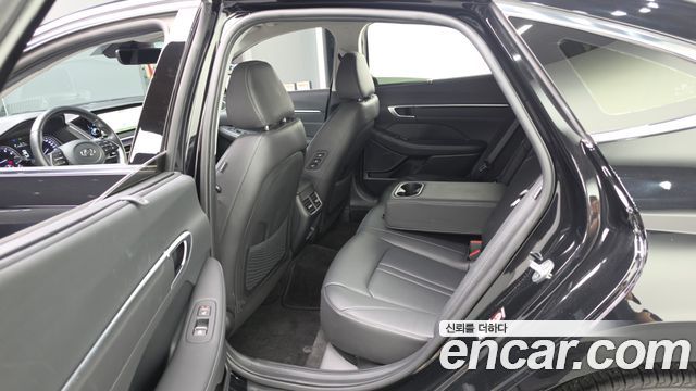 Hyundai Sonata 2022 — photo 17