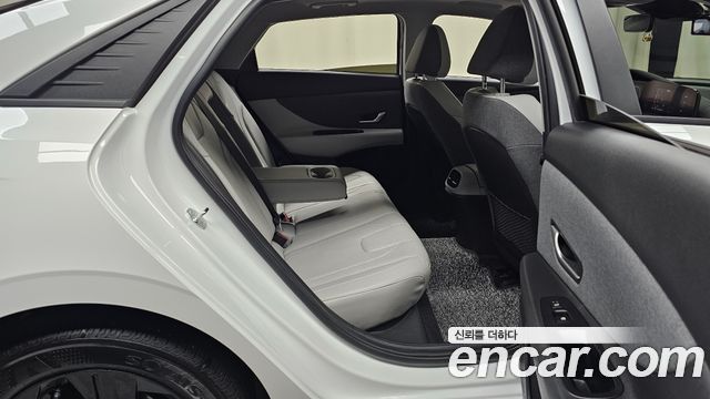 Hyundai AVANTE 2023 — photo 17
