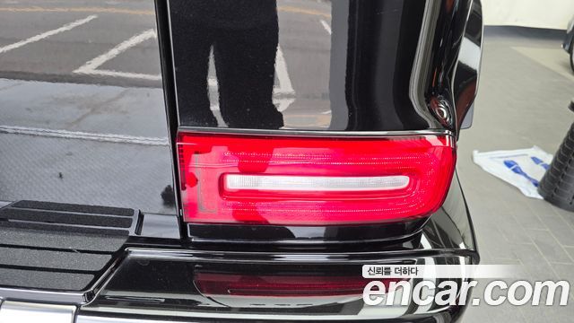 Mercedes-Benz G-Class 2025 — photo 9