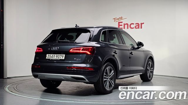 Audi Q5 2020 — photo 2