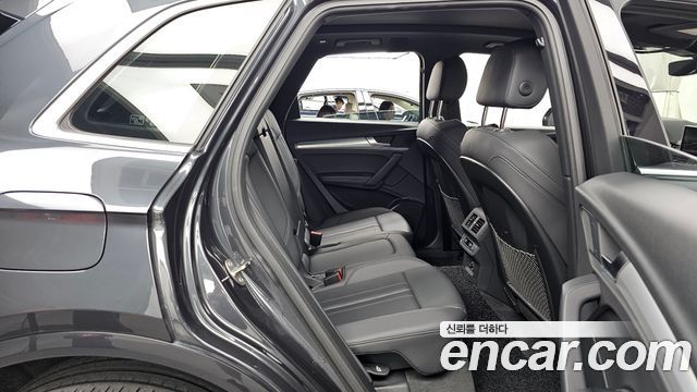 Audi Q5 2020 — photo 18