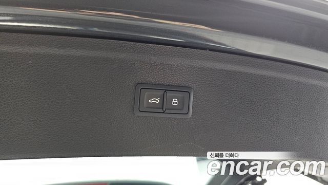 Audi Q5 2020 — photo 34