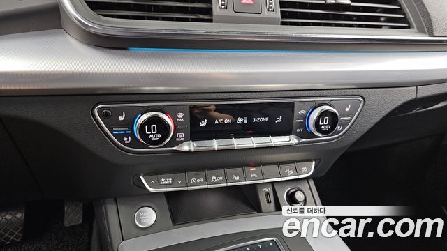 Audi Q5 2020 — photo 36