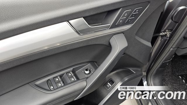 Audi Q5 2020 — photo 37