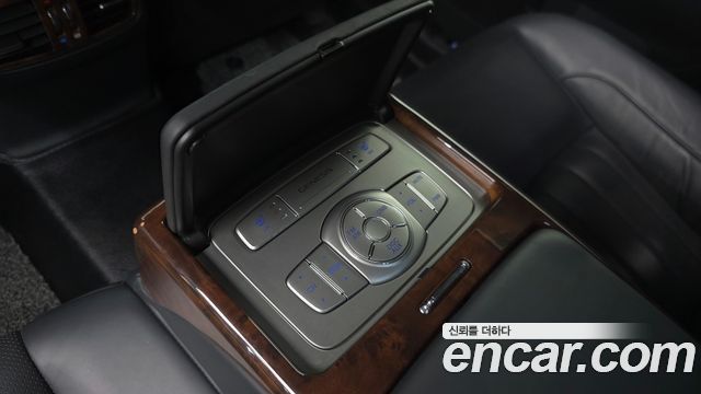 Hyundai Genesis 2009 — photo 17