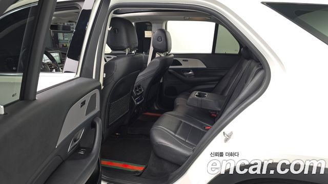 Mercedes-Benz GLE-Class 2020 — photo 11