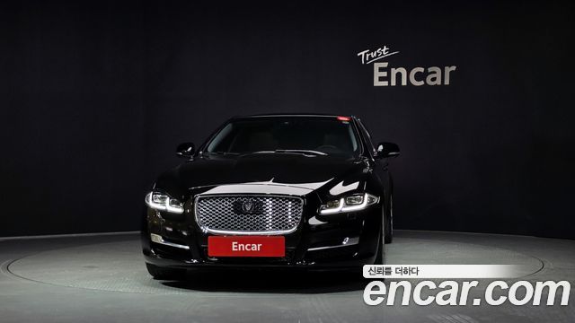 Jaguar XJ 2016 — photo 3