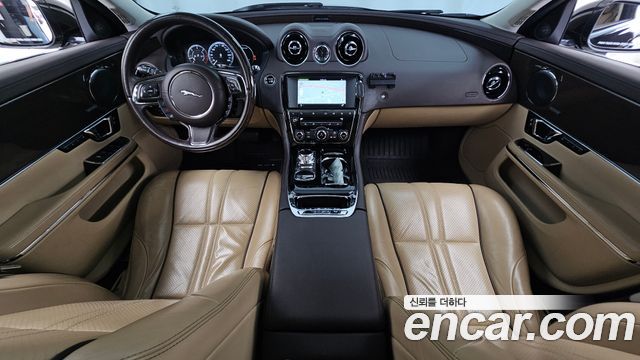 Jaguar XJ 2016 — photo 7