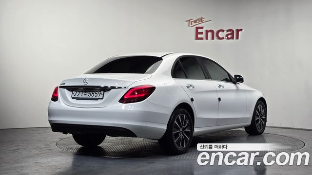 Mercedes-Benz C-Class 2019 — photo 2