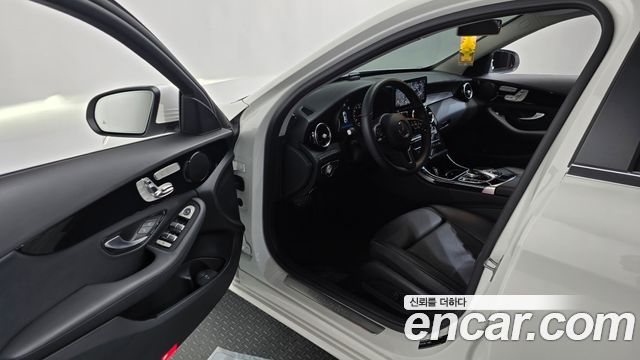Mercedes-Benz C-Class 2019 — photo 13