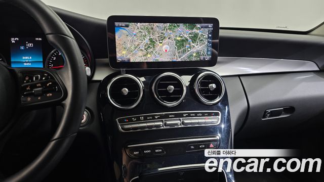 Mercedes-Benz C-Class 2019 — photo 18