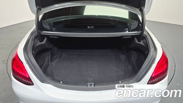 Mercedes-Benz C-Class 2019 — photo 22