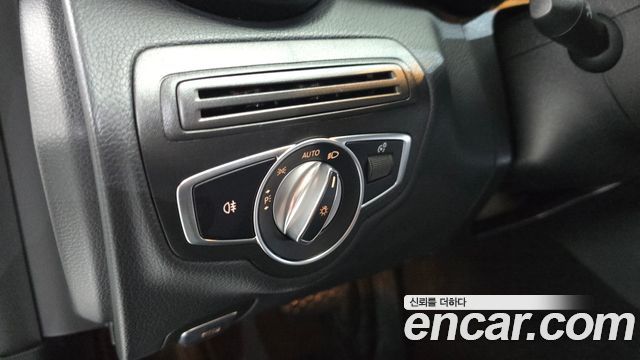 Mercedes-Benz C-Class 2019 — photo 24