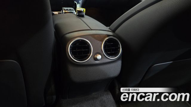 Mercedes-Benz C-Class 2019 — photo 26
