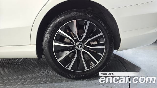 Mercedes-Benz C-Class 2019 — photo 7