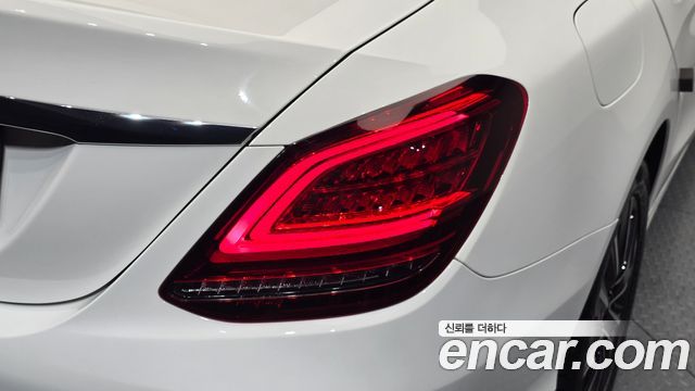 Mercedes-Benz C-Class 2019 — photo 9
