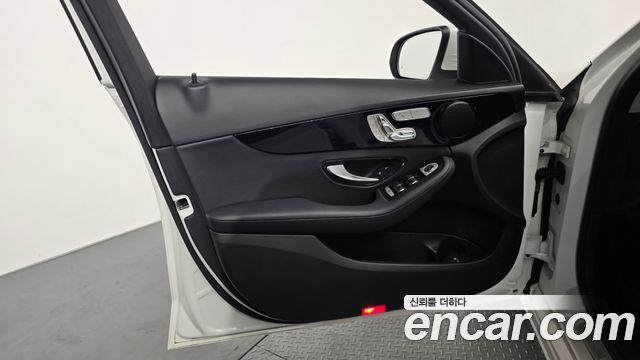 Mercedes-Benz C-Class 2019 — photo 14