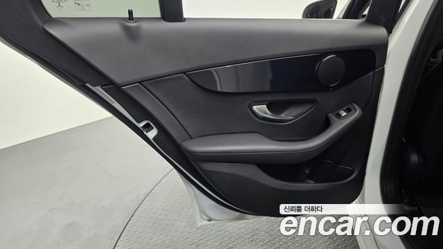 Mercedes-Benz C-Class 2019 — photo 15