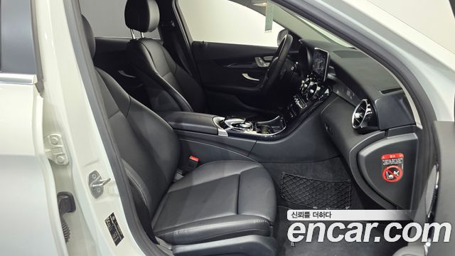 Mercedes-Benz C-Class 2019 — photo 16