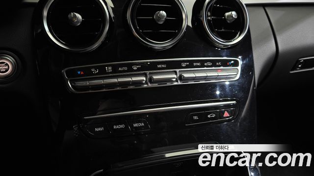 Mercedes-Benz C-Class 2019 — photo 28