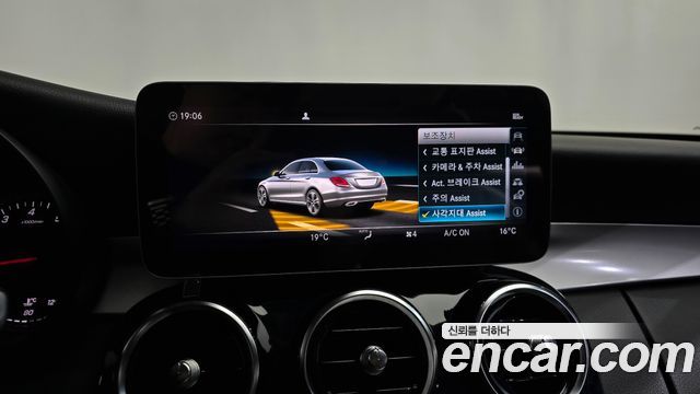 Mercedes-Benz C-Class 2019 — photo 29