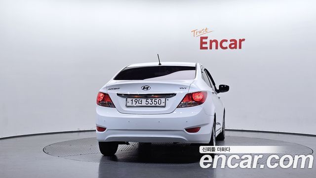 Hyundai Accent 2012 — photo 4