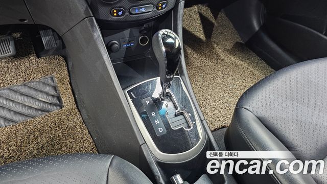 Hyundai Accent 2012 — photo 12