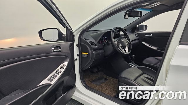 Hyundai Accent 2012 — photo 13