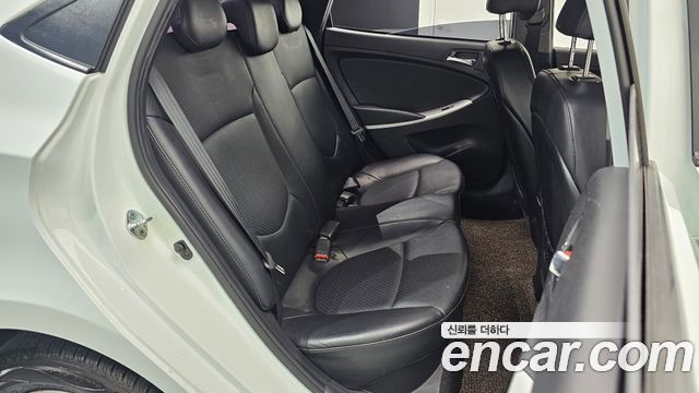Hyundai Accent 2012 — photo 17