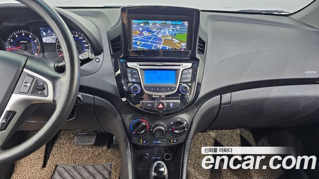 Hyundai Accent 2012 — photo 20