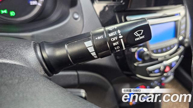 Hyundai Accent 2012 — photo 25