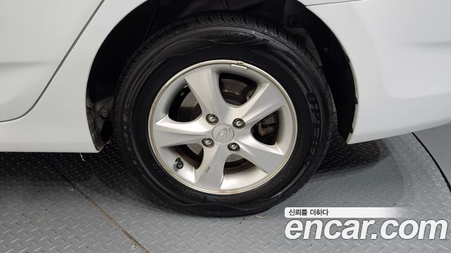 Hyundai Accent 2012 — photo 7