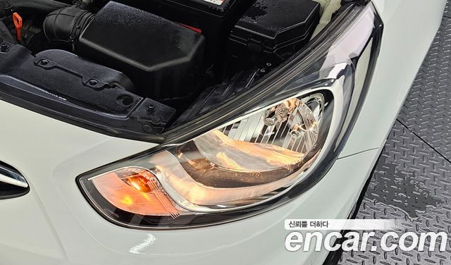 Hyundai Accent 2012 — photo 8
