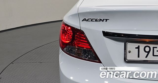 Hyundai Accent 2012 — photo 9