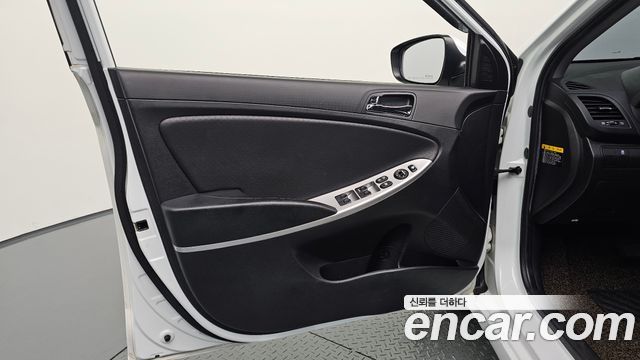 Hyundai Accent 2012 — photo 14