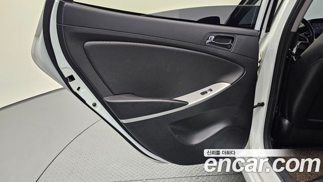 Hyundai Accent 2012 — photo 15