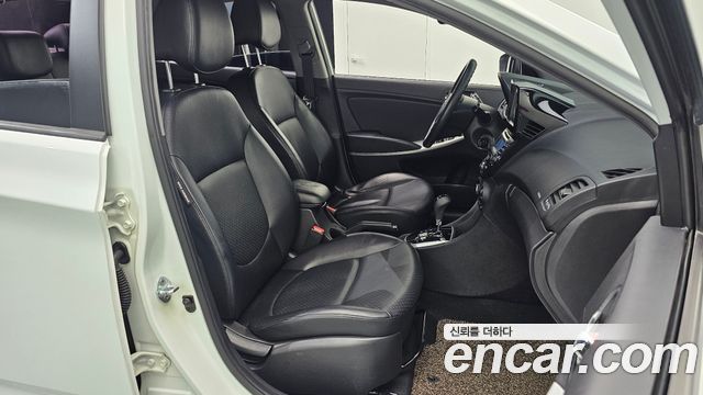 Hyundai Accent 2012 — photo 16