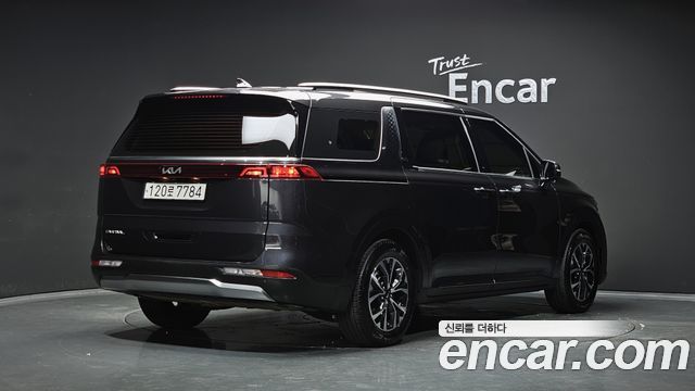 Kia Canival 2023 — photo 2