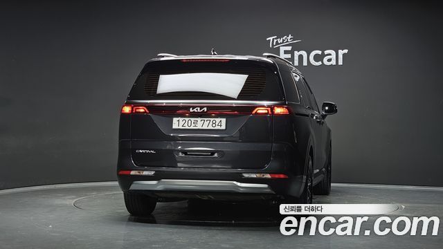 Kia Canival 2023 — photo 4