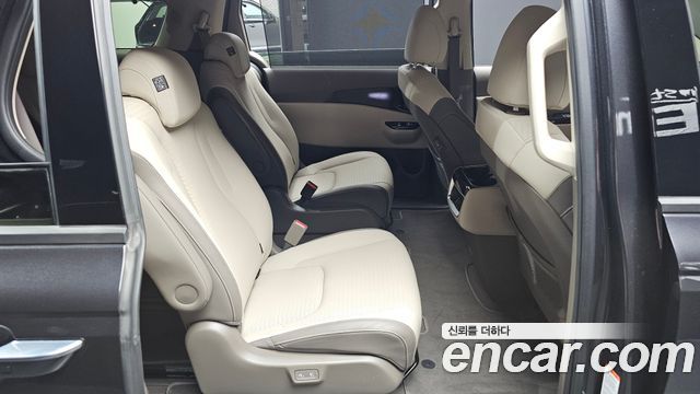 Kia Canival 2023 — photo 17