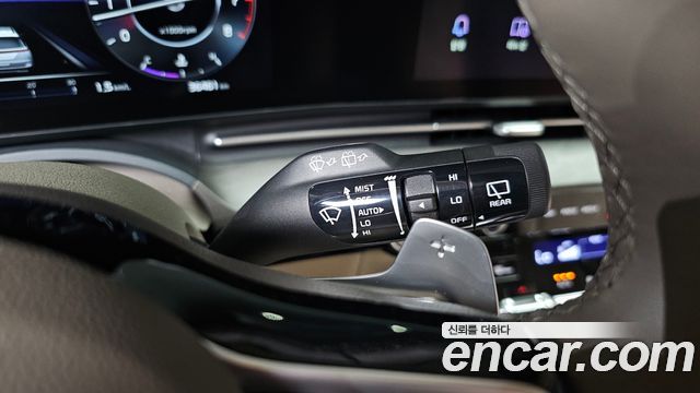 Kia Canival 2023 — photo 24
