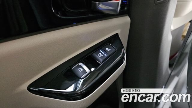 Kia Canival 2023 — photo 25