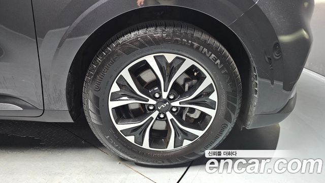 Kia Canival 2023 — photo 7