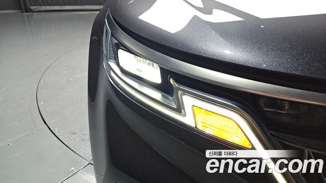 Kia Canival 2023 — photo 8