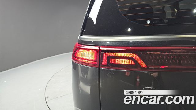 Kia Canival 2023 — photo 9
