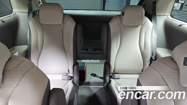 Kia Canival 2023 — photo 16