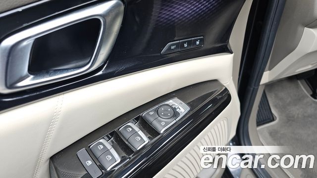 Kia Canival 2023 — photo 31