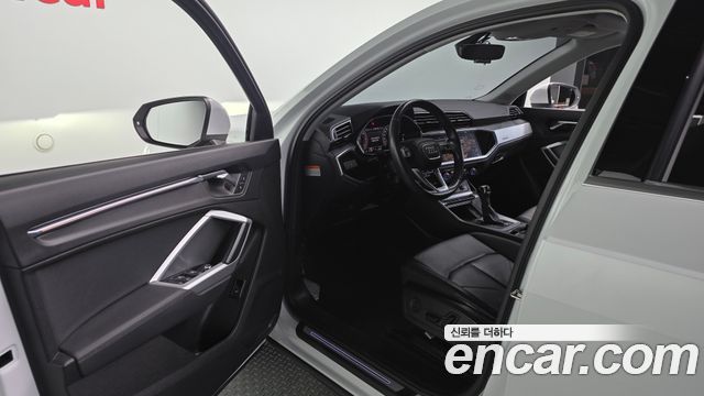 Audi Q3 2020 — photo 13