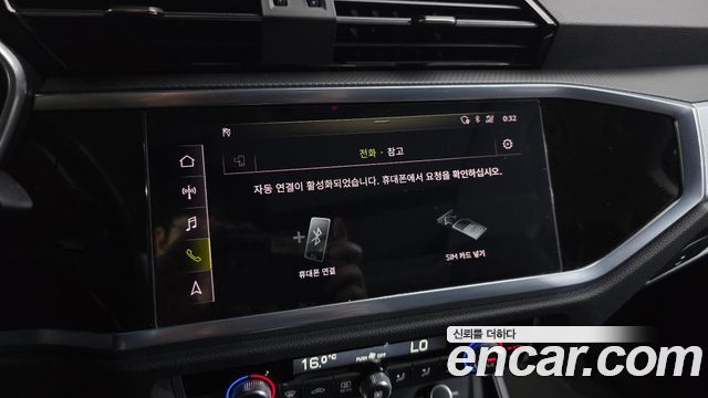 Audi Q3 2020 — photo 24